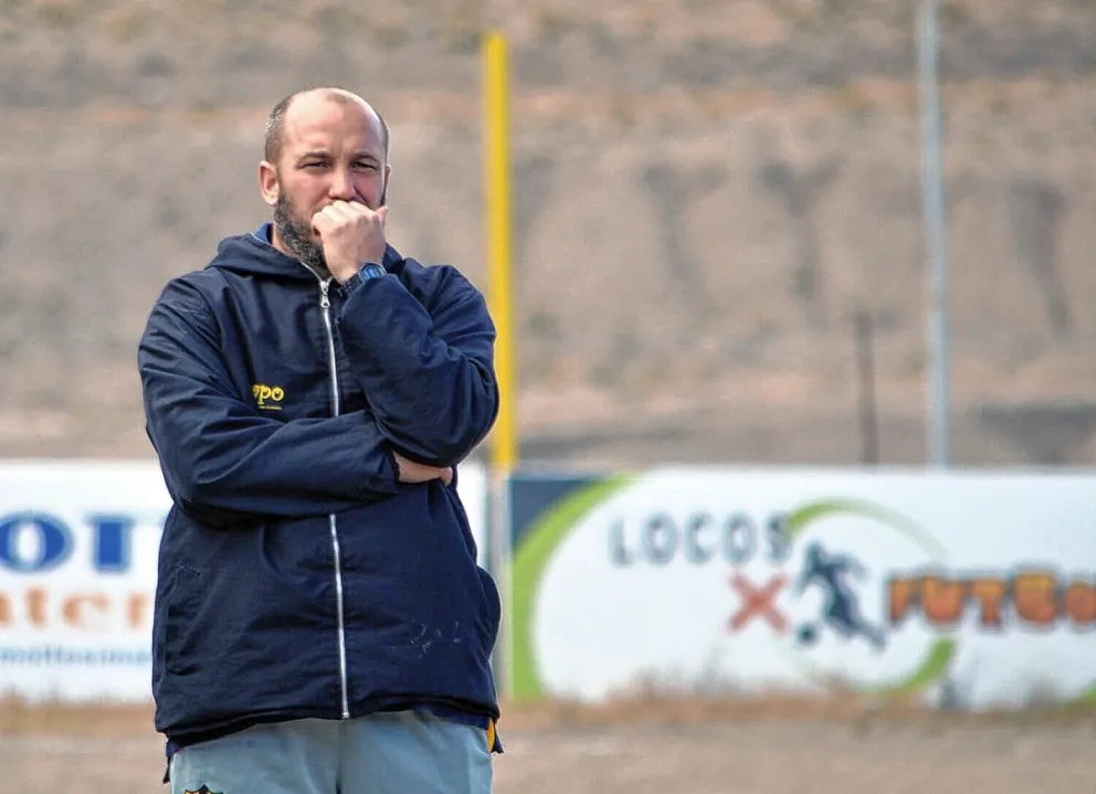 Diego Gelinger dejó de ser entrenador de Portugués