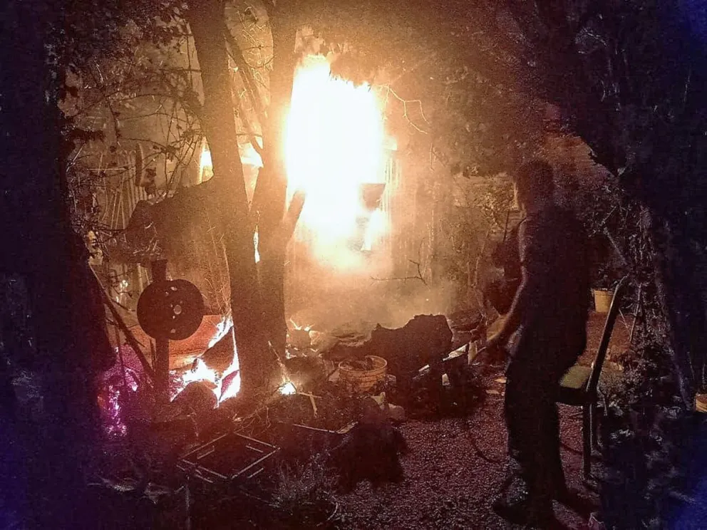 Tres policías hicieron un asadito y quemaron un depósito de motos