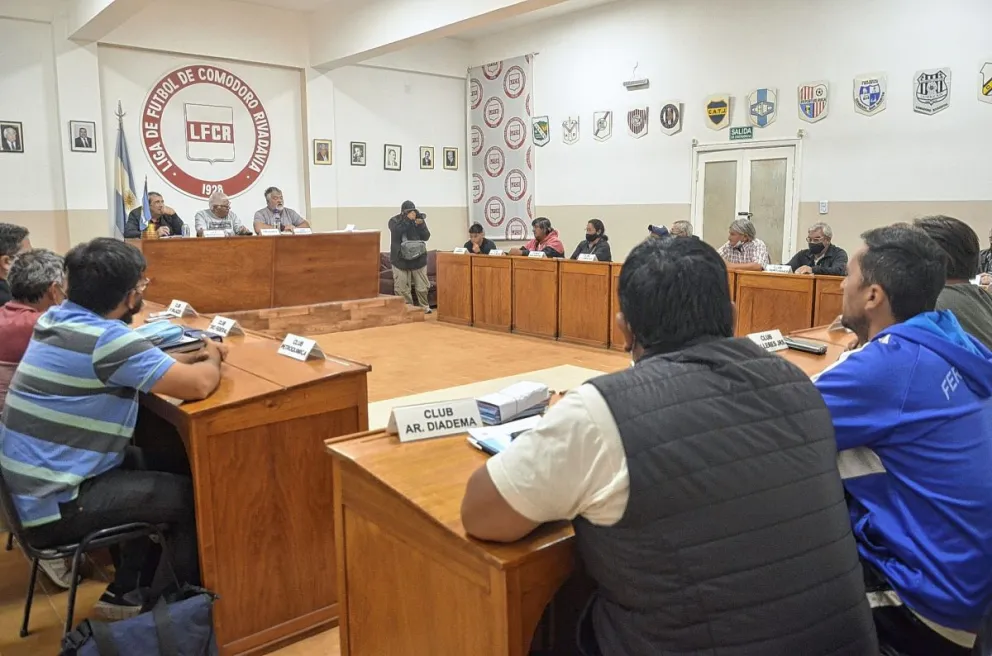 El fútbol se reúne el viernes para decidir el inicio