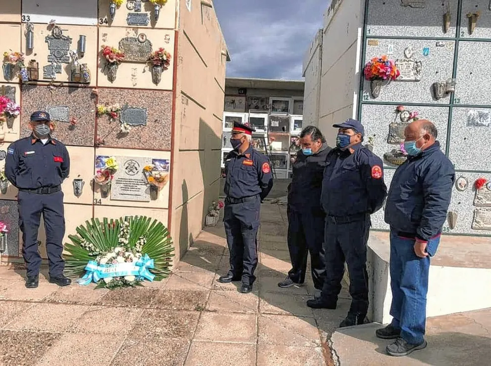 Bomberos Voluntarios realizaron un sentido homenaje al sargento primero Luis Gramajo
