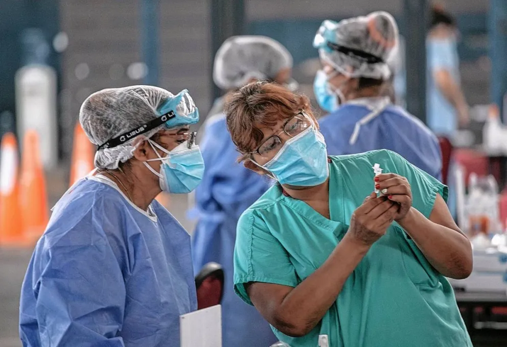 Nuevo descenso de los casos positivos de coronavirus en la Argentina