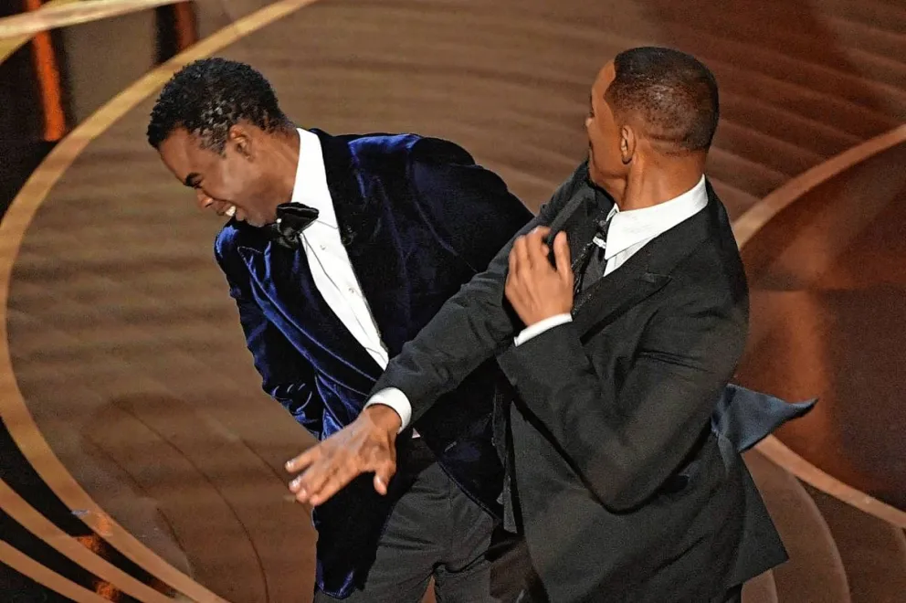 Escándalo en los Oscar: Will Smith le pegó a Chris Rock por burlarse de su esposa