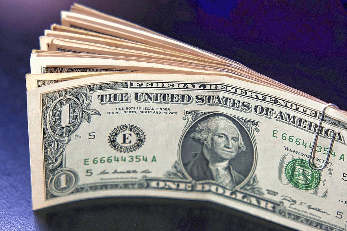 Suba imparable del dólar blue que cerró con otro récord