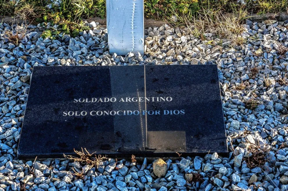 Las lápidas de los soldados identificados, en cada rincón del país para contar sus historias