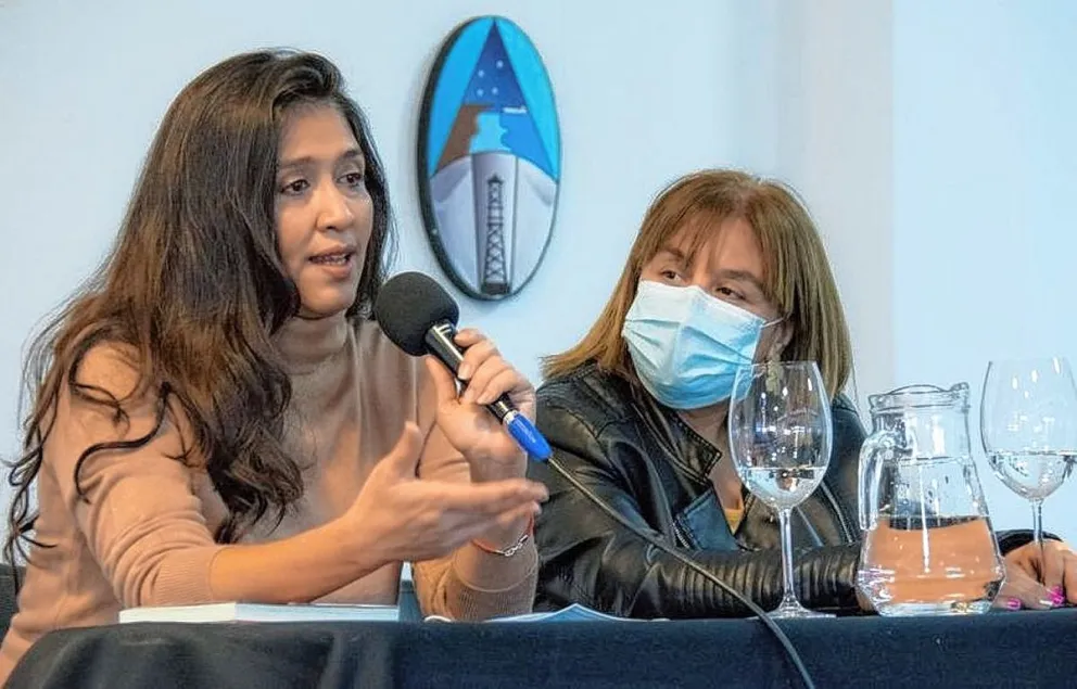 Victoria Montenegro presentó su libro  “Hasta Ser Victoria” en Caleta Olivia