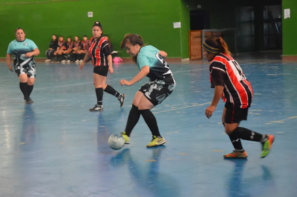 Más de 40 partidos por el femenino