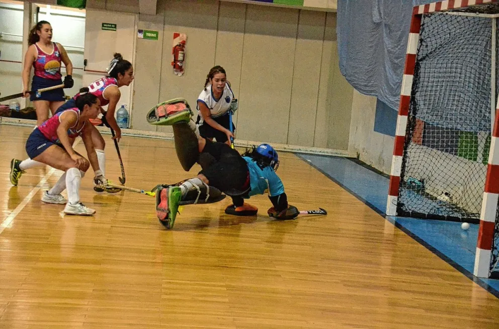 El hockey se juega en Próspero Palazzo