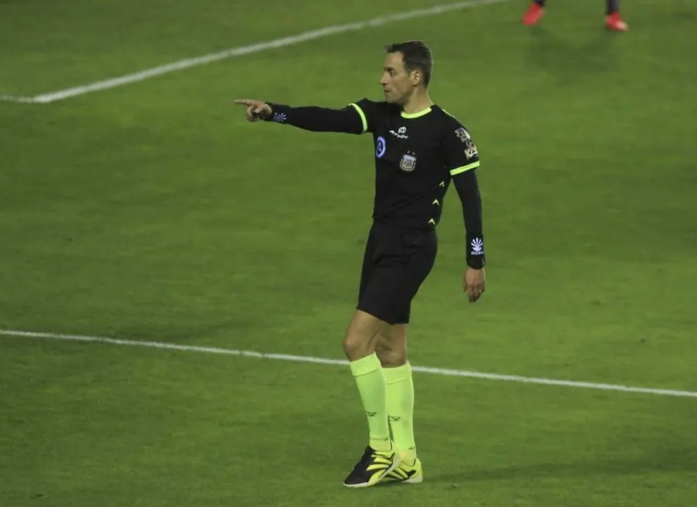 Se confirmaron los árbitros de la fecha 13 de la Copa de la Liga ...