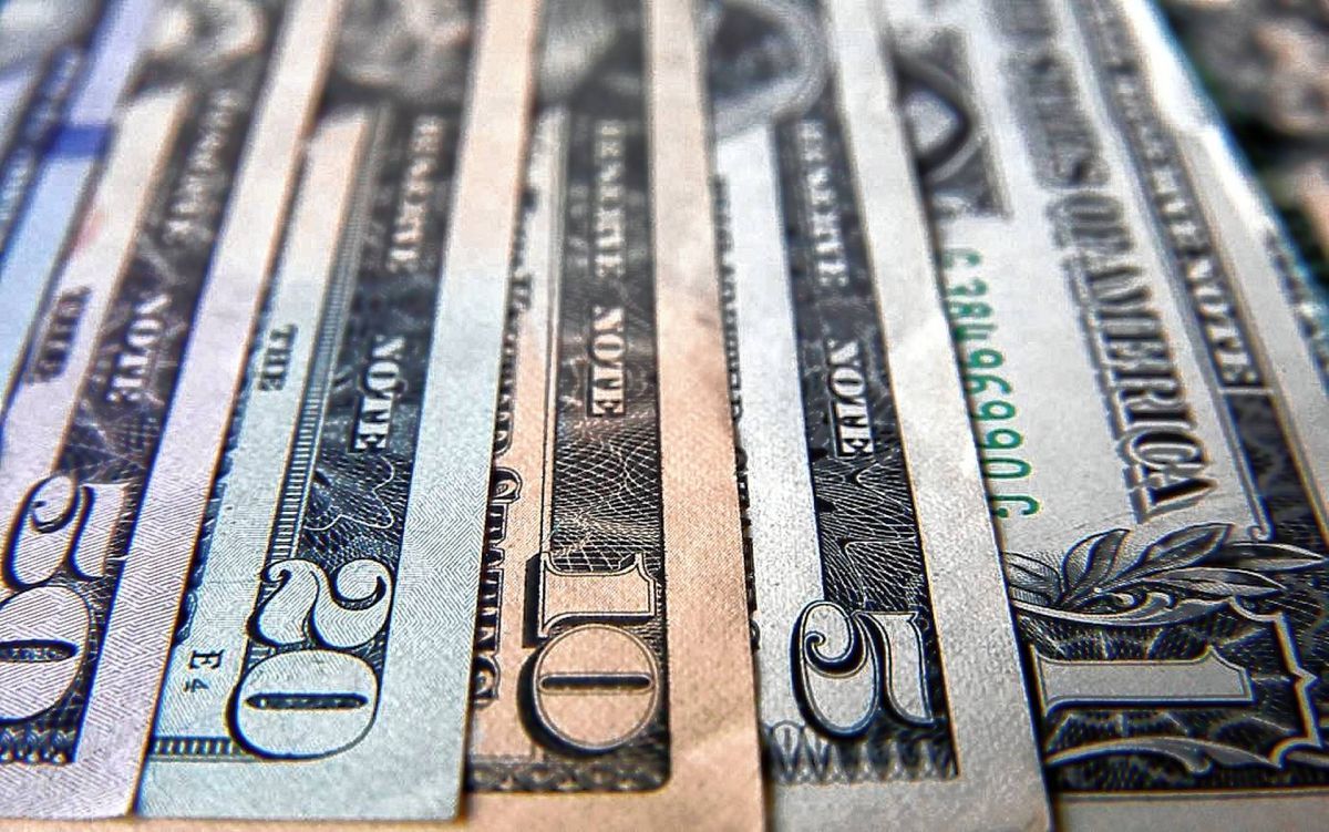 El dólar blue siguió en alza y se desplomaron las cotizaciones financieras