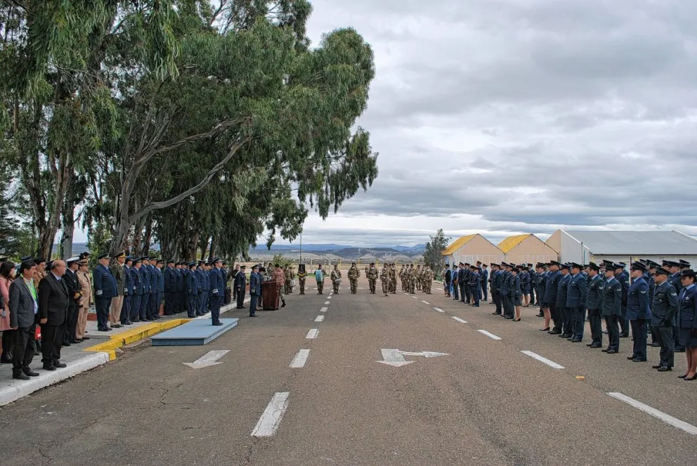 En Comodoro se conmemoró el 40° Aniversario del Bautismo de Fuego de la Fuerza Aérea Argentina