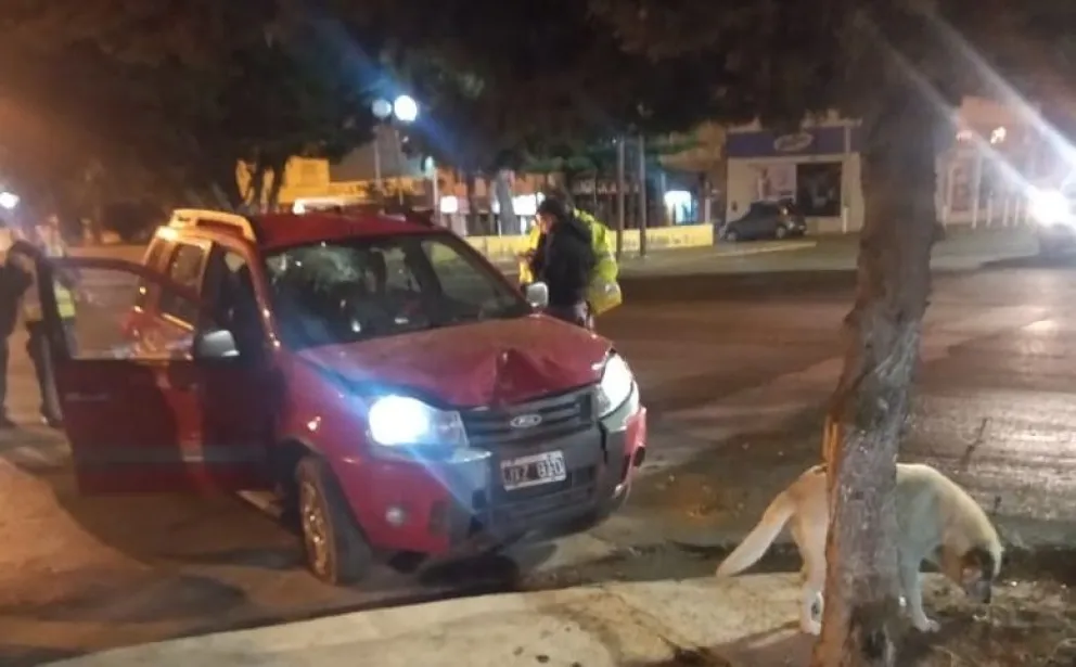 Conducía alcoholizado, chocó y su acompañante resultó lesionado