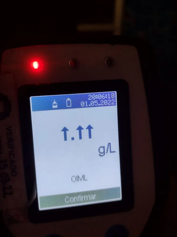 Realizó el test de alcoholemia y superó el máximo del aparato