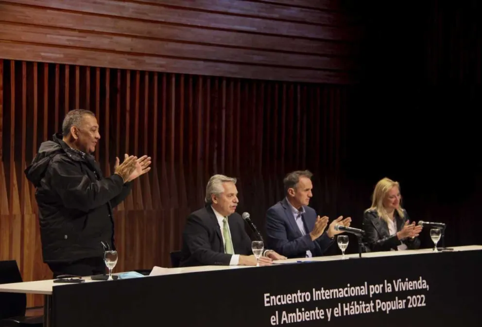 El presidente se mostró con Luis D´Elía después de la crítica del piquetero a Máximo Kirchner