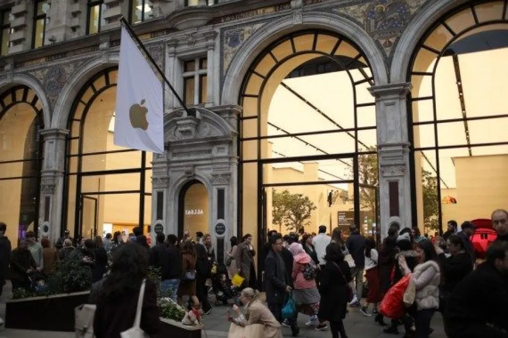 La Unión Europea intensifica caso antimonopolio contra Apple