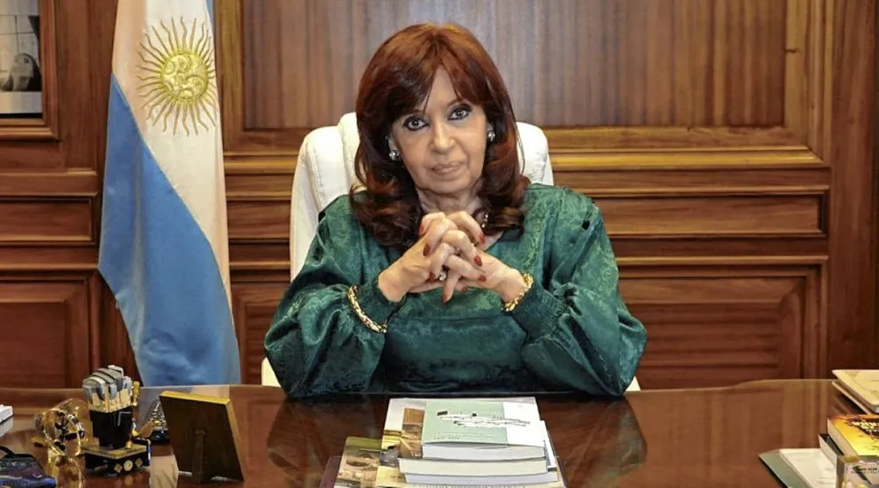 Cristina Kirchner y más de 100 empresarios fueron sobreseídos en un tramo de la causa “cuadernos”