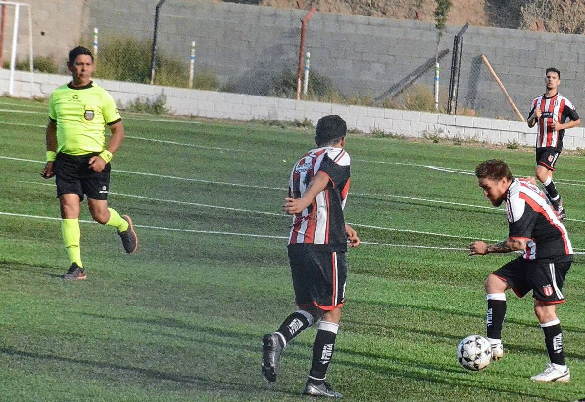 Los árbitros del futbol de Comodoro pidieron un 100% de aumento