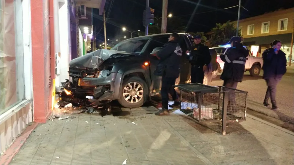 Conducía alcoholizado y chocó contra una peluquería de avenida Polonia