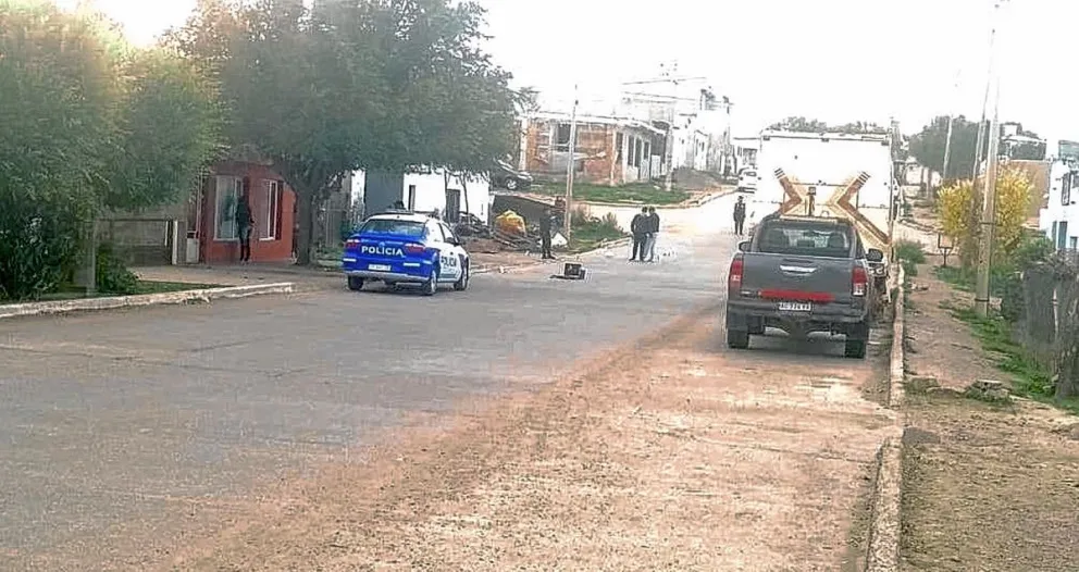 Conmoción en Deseado: sujeto atacó a su pareja en plena calle con un hacha