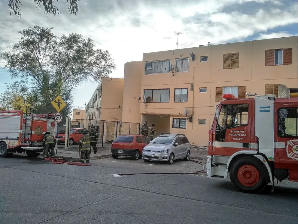 Jubilado muere asfixiado al incendiarse su departamento