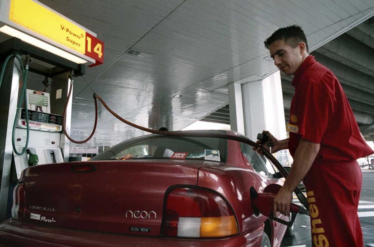 Axion y Shell aumentaron el precio de sus combustibles